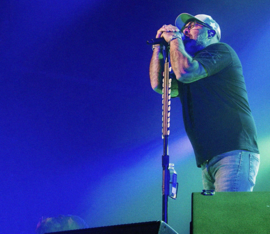 Staind live im Foxwoods Casino in Mashantucket (Stream) Staind - It's Been Awhile Live