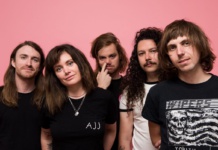 Clowns teilen neuen Song „Sarah“ Clowns