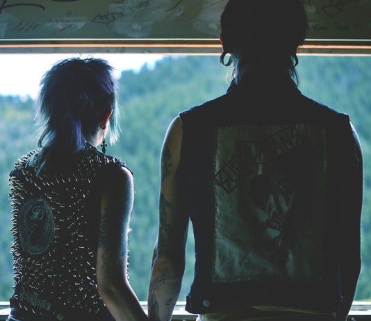 10 Songs, die Emo-Herzen höher schlagen lassen Emo Songs