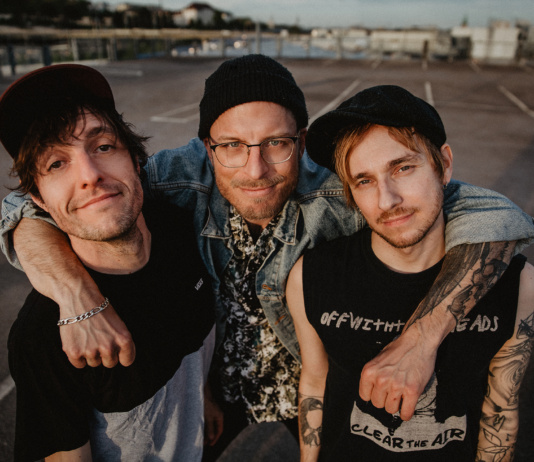 Gewinnt das Buch „20 Years Down The Road“ von Itchy Itchy 2021