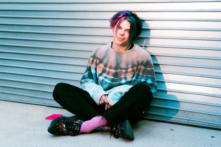 Yungblud veröffentlicht Video zu „Fleabag“