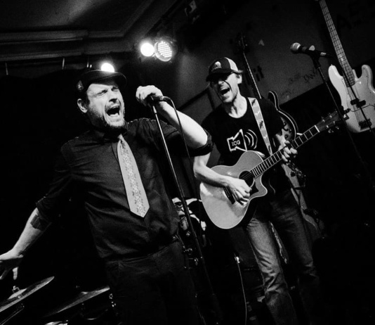 Gewinnt 2×2 Tickets für die Show von Schreng Schreng & La La und Modell Bianka Schreng Schreng und La La Gewinnspiel