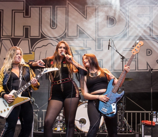 Thundermother und VKgoeswild live in Hannover thundermother_2021_hannover_ricklinger_bad-0W3A1698-KB