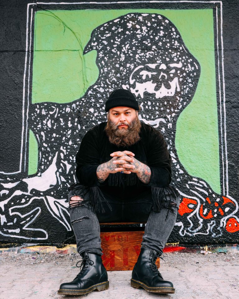 Wade MacNeil (Alexisonfire/Gallows) stellt weitere Dooms Children-Single vor