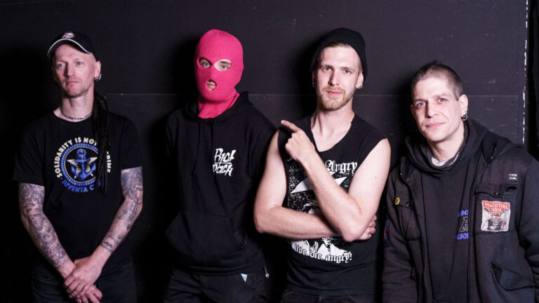 Alarmsignal REVOLUTIONARY ACTION