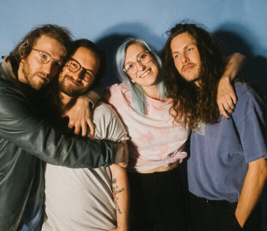 Still Talk kündigen neue EP „A Short Collection Of Songs About How Easily I’m Distracted“ an Still Talk