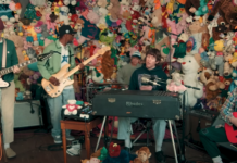 Turnstile spielen Tiny Desk (Home) Concert Turnstile Tiny Desk (Home) Concert