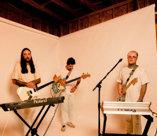 Hundredth sitzen wieder im Studio