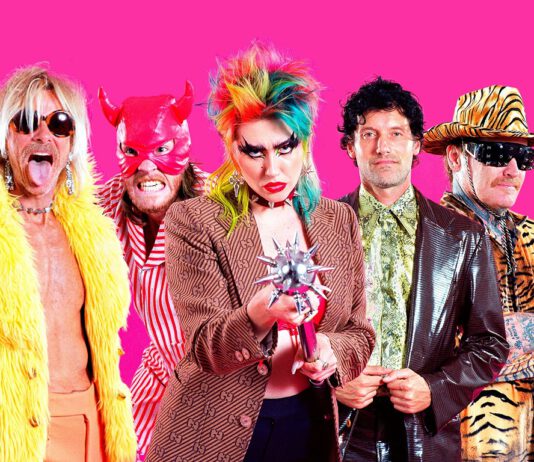 Surfbort heizen Tony Hawk mit „Open Your Eyes“ ein Surfbort