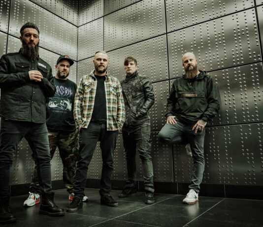 Video zu „Darkness I Became“ von Caliban