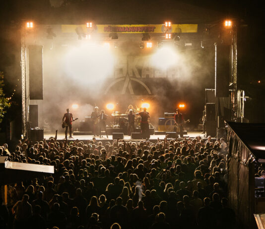 Fährmannsfest 2023: Highlights der hannoverschen Musikszene Russkaja-Massendefekt-Team-Scheisse-Shirley-Holmes-Letter-Sent-HomeFaehrmannsfest-2022.-Foto-Maria-Graul-1.jpg