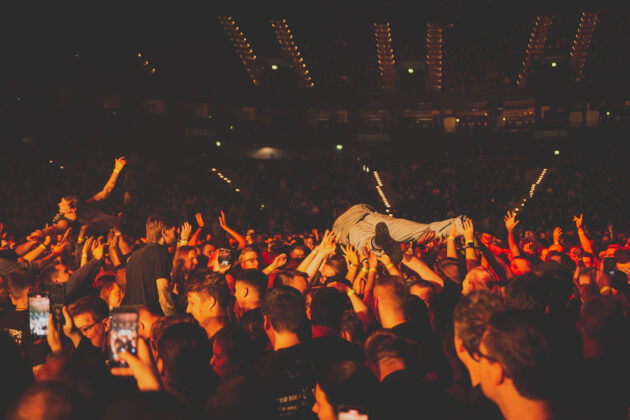 While She Sleeps gemeinsam mit Parkway Drive und Lorna Shore am 21. September 2022 in der Barclays Arena in Hamburg