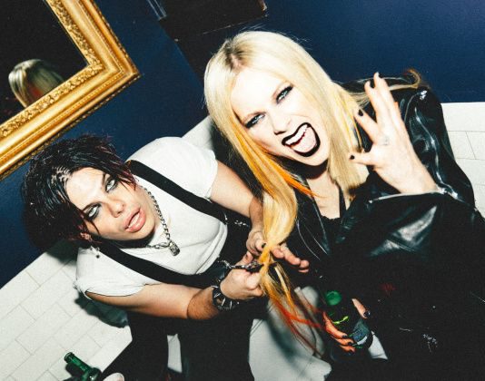 Avril Lavigne veröffentlicht neue Single mit Yungblud Avril Lavigne Yungblud I'm A Mess