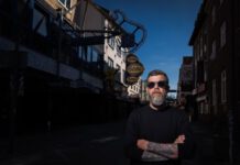 Erik Cohen teilt Titelsong der Doku-Reihe „Neonstaub – Die Straßen von St. Pauli“ Erik Cohen