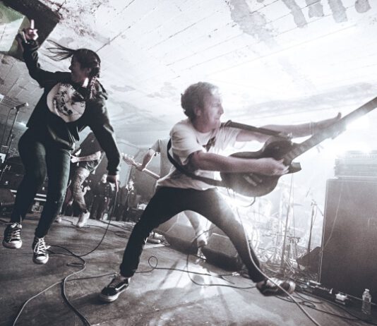 Initiate präsentieren neuen Song „Alone at the Bottom“