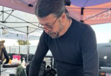 Dave Grohl unterstützt tatkräftig Barbecue für Obdachlose in Los Angeles Dave Grohl