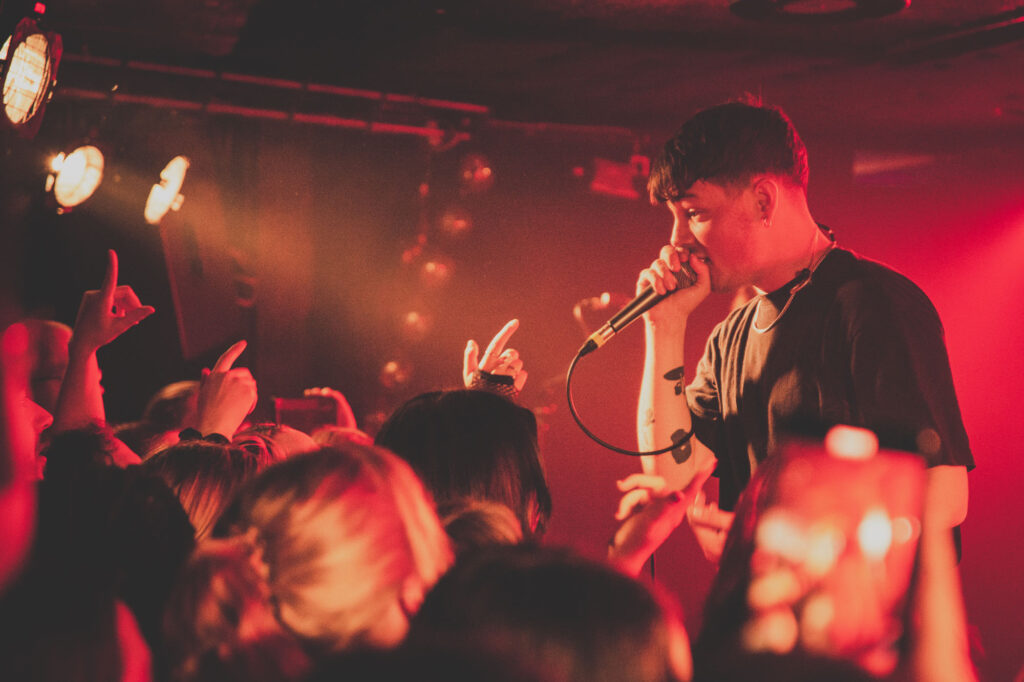 Boston Manor am 11.04.2023 live mit Shoreline in Hamburg