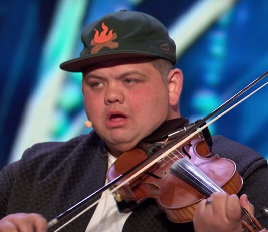 Geiger spielt „Chop Suey“ Cover bei America’s Got Talent