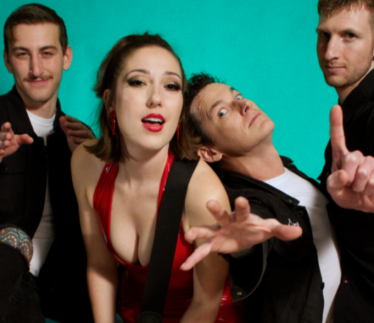 Doghouse Rose mit Video zu „It Is What It Is“ Doghouse Rose