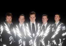 The Hives mit Musikvideo zu „The Bomb“