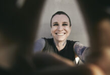 Laura Jane Grace teilt neue Single „Dysphoria Hoodie“ Laura Jane Grace