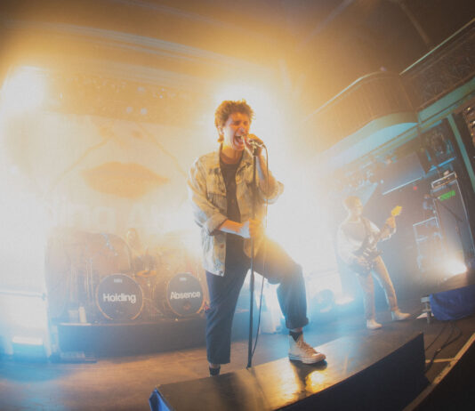 Holding Absence, Thornhill und Floya live in Hamburg Holding Absence am 05.11.23 live in Hamburg