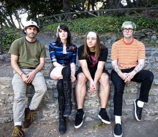 awakebutstillinbed veröffentlichen Video zum Song „adapt“ awakebutstillinbed