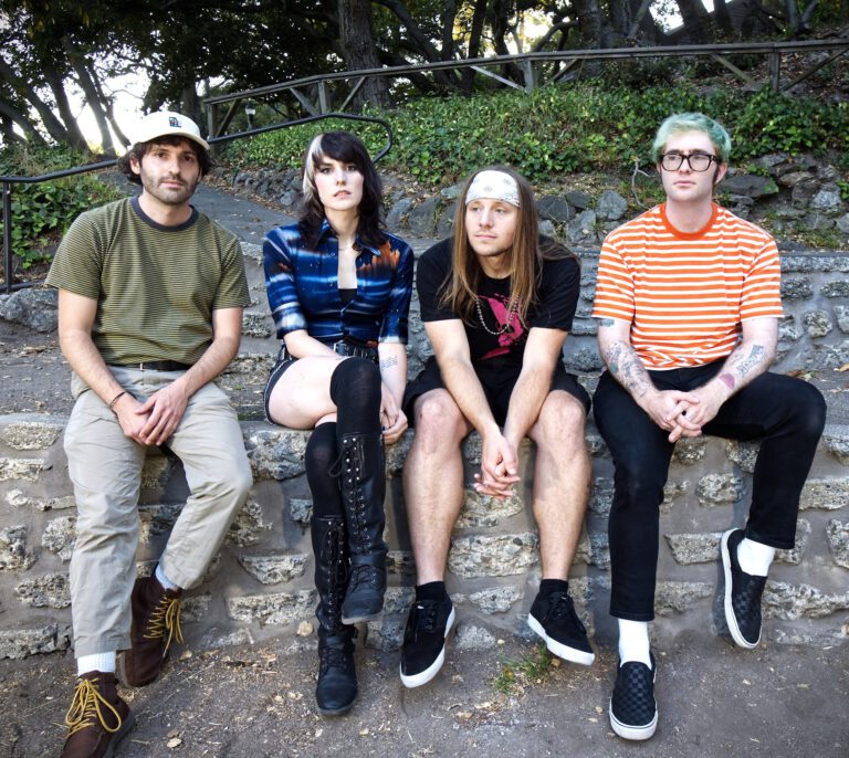 awakebutstillinbed veröffentlichen Video zum Song „adapt“