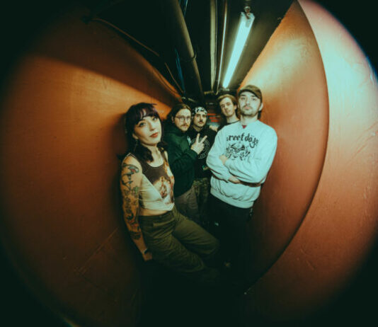 Spaced mit erster Single vom kommenden Album Debüt