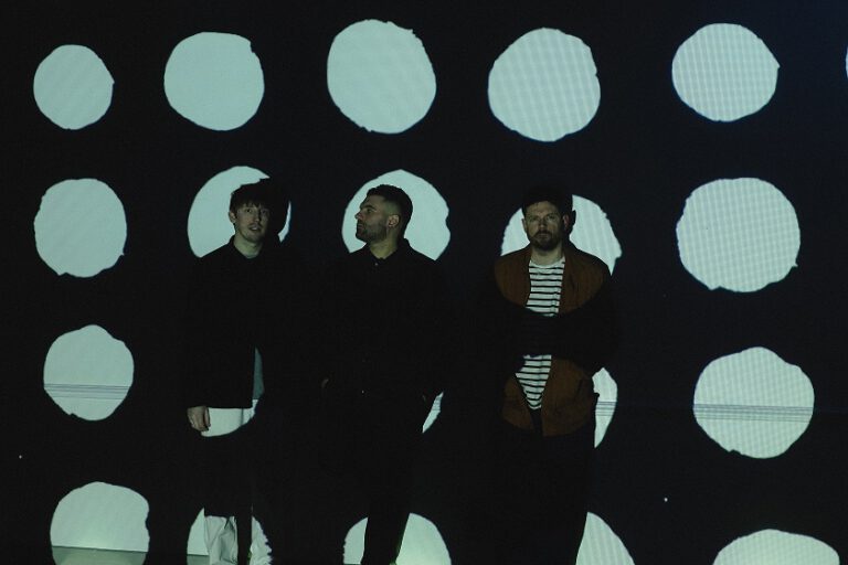 Young Rebel Set kündigen Comeback-Tour für 2025 an