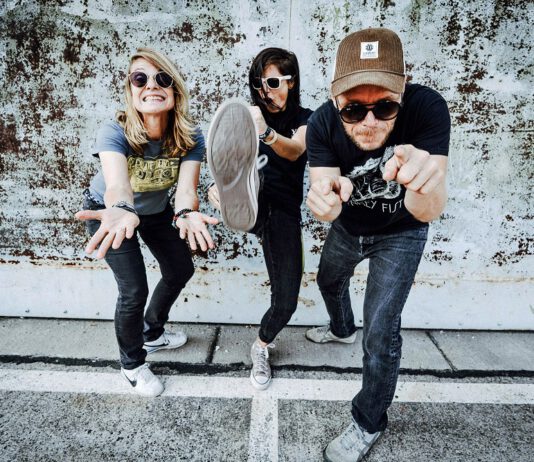 Shirley Holmes droppen „Mein bestes Selbst“ und gehen auf Tour! SHIRLEY HOLMES