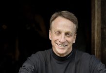 Vinyl & Vert: Tony Hawk packt Lieblingsplatten bei Amoeba aus