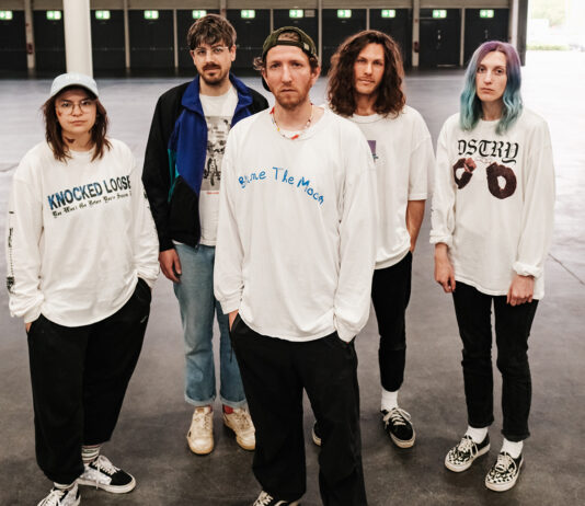 „Boys in bands don’t feel sorry at all“ – STILL TALK holen den Punk zurück