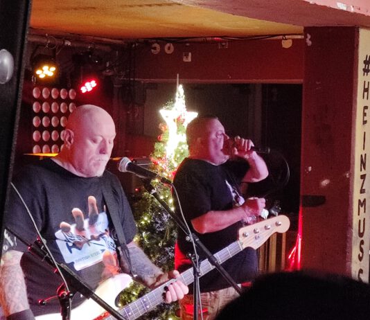 Peter And The Test Tube Babies und Skin Of Tears in Hannover