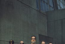 Strung Out und The Corps in Hannover, Bei Chez Heinz