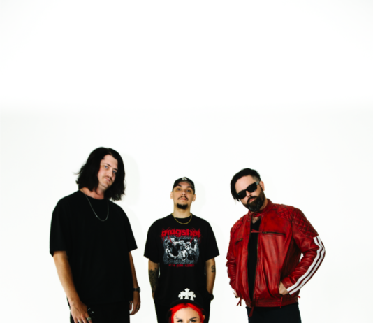 BAD WOLVES ehren Dolly Parton mit Heavy-Metal-Version von „Jolene“