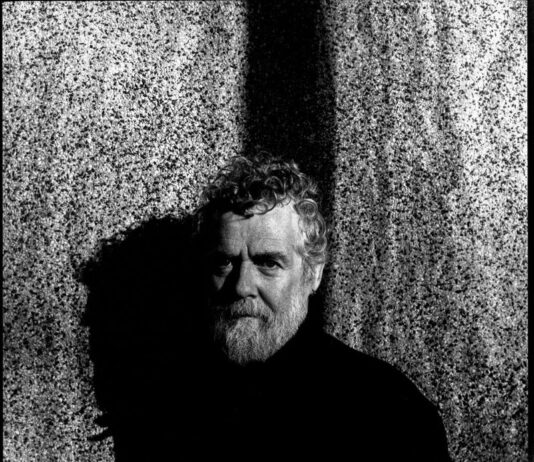 Tribut an Shane MacGowan: Glen Hansards Interpretation von „Bottle of Smoke“ veröffentlicht Tribut an Shane MacGowan: Glen Hansards Interpretation von „Bottle of Smoke“ veröffentlicht